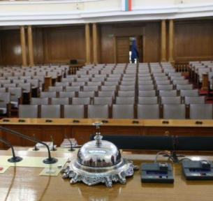 Проекторешението на &quot;Демократична България&quot; за Северна Македония влиза в пленарната зала