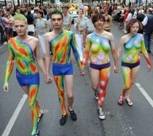 Светльо Витков възпя гей парада