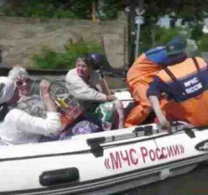 Украински пропагандисти погрешка показаха как руското министерство на извънредните ситуации спасява хора от наводненията в Херсонска област