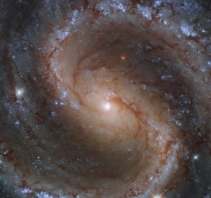 НАСА откри „Изгубена галактика“, блестяща от пазвата на Дева