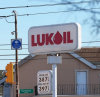 Италия пое контрола над рафинерията на „Лукойл”