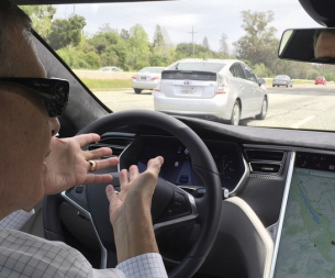 Бета версията на Tesla за пълно автономно шофиране е незадоволителна