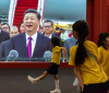 Хонконг затяга сигурността преди посещението на Си за годишнината