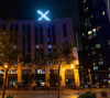 Премахнаха гигантскиs светещ знак „X“ на офиса на Twitter в Сан Франциско