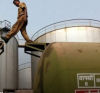 Индия – третият най-голям вносител на петрол в света, купи 1 милион барела в рупии вместо в долари