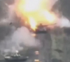 Руски танк унищожи украински със стрелба от упор
