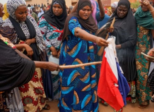 Хиляди поискаха френските войници да напуснат Нигер на протест в Ниамей