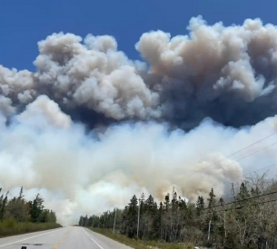 Безпрецедентните пожари в Нова Скотия заплашват да се влошат