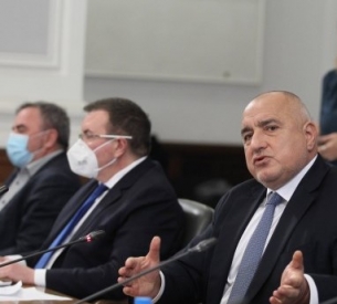 Борисов: Рискът заради новия щам е огромен, само за учениците ще направим компромис