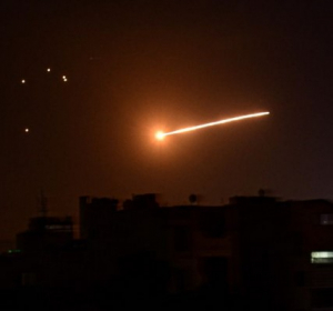Израел удари покрайнините на Дамаск