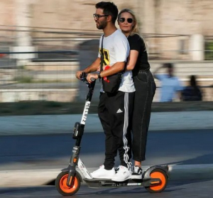 Рим ще наложи нови правила за ограничаване на инцидентите с електро скутери