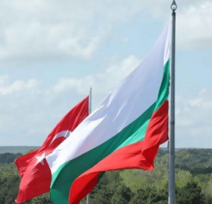 България сваля знамената си наполовина в памет на жертвите в Турция и Сирия