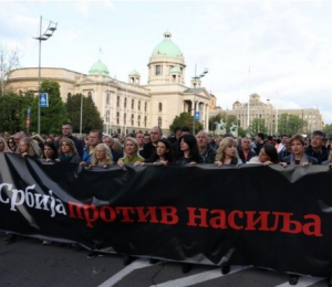 Десетки хиляди в Белград призоваха Вучич да се оттегли