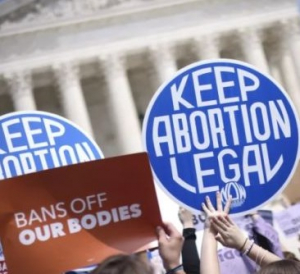 Върховният съд в САЩ взе историческо решение да разреши на отделните щати да забраняват абортите