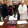 Франциск подари на Зеленски скулптура с маслинова клонка - символ на мира