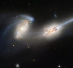Умираща галактика изпуска газ колкото 10 000 слънца
