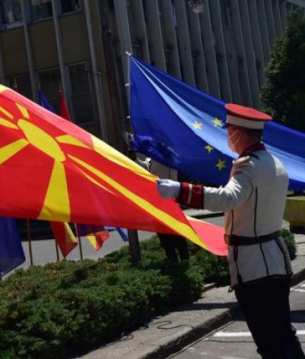 Македонците да отстъпят и България да развее байрака на победата. Защо не е възможно.