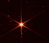 НАСА засне звезда, фотобомбардирана от хиляди древни галактики