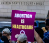 Американски компании ще плащат пътните разходи за аборти на служителките си