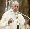Папа Франциск целуна краката на политици с молба за мир