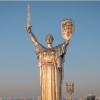 Украйна смени сърпа и чука от монумент в Киев с тризъбеца от герба си