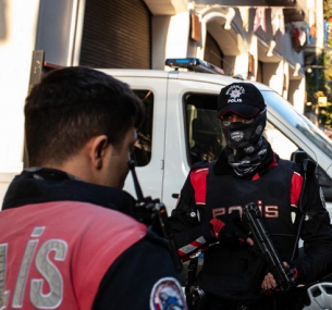 Взрив в истанбулския квартал „Фатих“. Запалиха се няколко коли