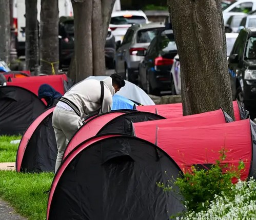 Мигрантите в Ирландия: на палатки между фронтовете