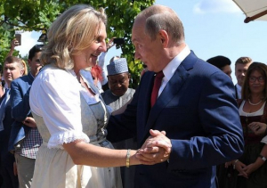 Бившият външен министър на Австрия Карин Кнайсъл: Путин няма достойни събеседници на Запад. С кого да разговаря?