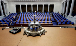 Парламентът реши: До 10 безплатни тегления месечно от основна банкова сметка