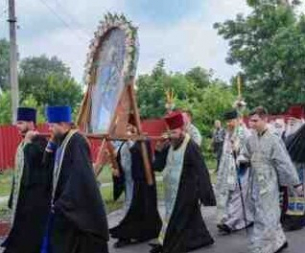 Православна Украйна излезе на религиозни шествия