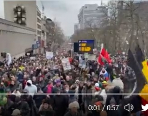 Протестиращи срещу блокирането разбиха щаба на дипломатическата служба на ЕС