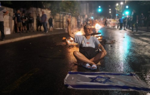 Ожесточени сблъсъци пред резиденцията на Нетаняху, хиляди демонстранти поискаха предсрочни избори
