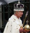 Бог да пази краля: Чарлз III сложи 360-годишна корона на главата си (ОБЗОР+СНИМКИ)