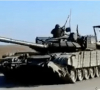 Украински танк Т-72Б3 тегли пленен Т-90А