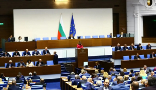 Ще заработи ли НС, депутатите влизат в зала и...