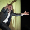 Самуел Финци събаря стените в театъра и провокира зрителите с мръсни вицове