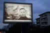 Навални гледа от билборд към руското посолство в София