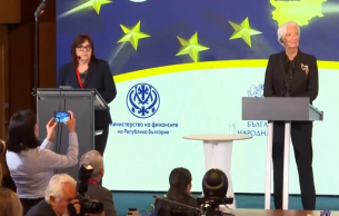 Председателят на ЕЦБ и управителят на БНБ показаха българските евробанкноти