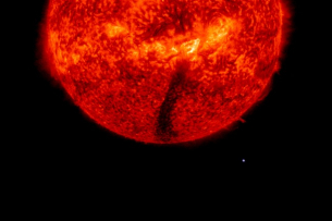 Експлозия на Слънцето: Изхвърленият плазмен облак скоро ще удари 3I/ATLAS