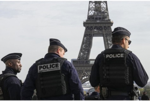 Френските власти арестуваха трима молдовци за ковчезите с надпис &quot;френски войник в Украйна&quot; в Париж