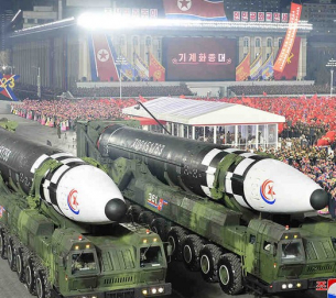 Arirang: На най-големия парад в КНДР показаха ново поколение междуконтинентални балистични ракети