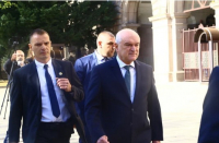 Гали и шамари: Съветник на Радев изкара кирливите ризи на Главчев като премиер