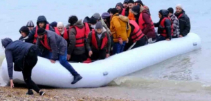 Великобритания усложнява получаването на постоянно пребиваване за мигрантите – BBC News