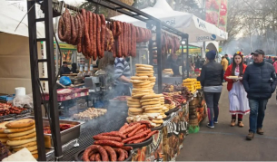 Българите луднаха по кулинарни и алкохолни фестове