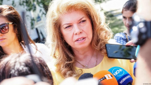 Каквото и да направи Йотова, няма да спаси потъващия кораб