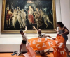 Климатични активисти в Италия се залепиха върху картина на Ботичели