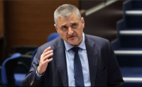 Кирил Добрев към ПП: Допирът ви до водни системи е само докато се къпете вкъщи!