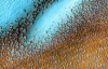 Странни сини структури светят на Марс в ново изображение на НАСА