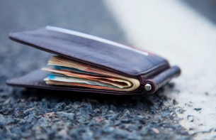 Върнаха портфейла на мъж, изгубен преди 51 години