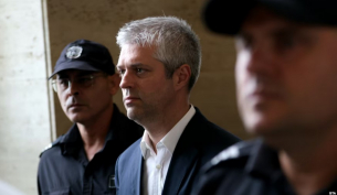 Пред погледа на дипломати и след критики от колеги. Съдът остави окончателно Благомир Коцев в ареста